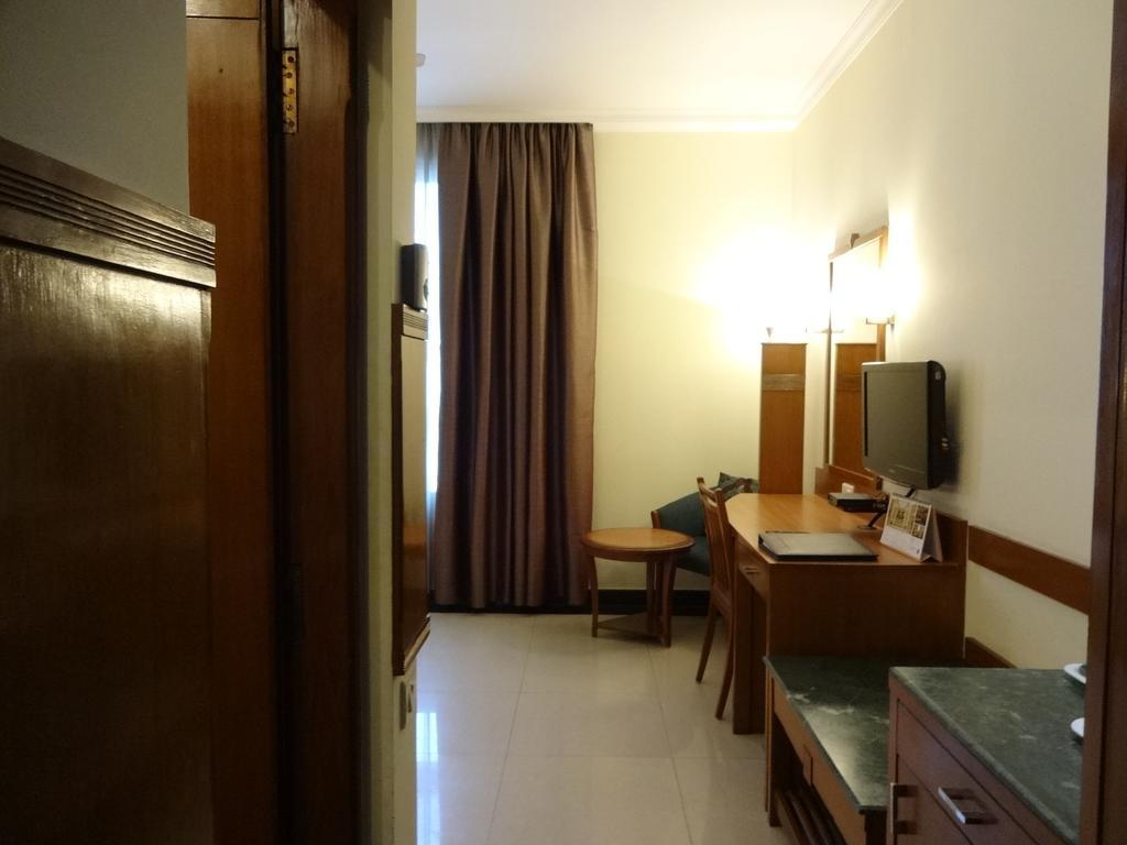 J P Cordial Hotell Bangalore Exteriör bild