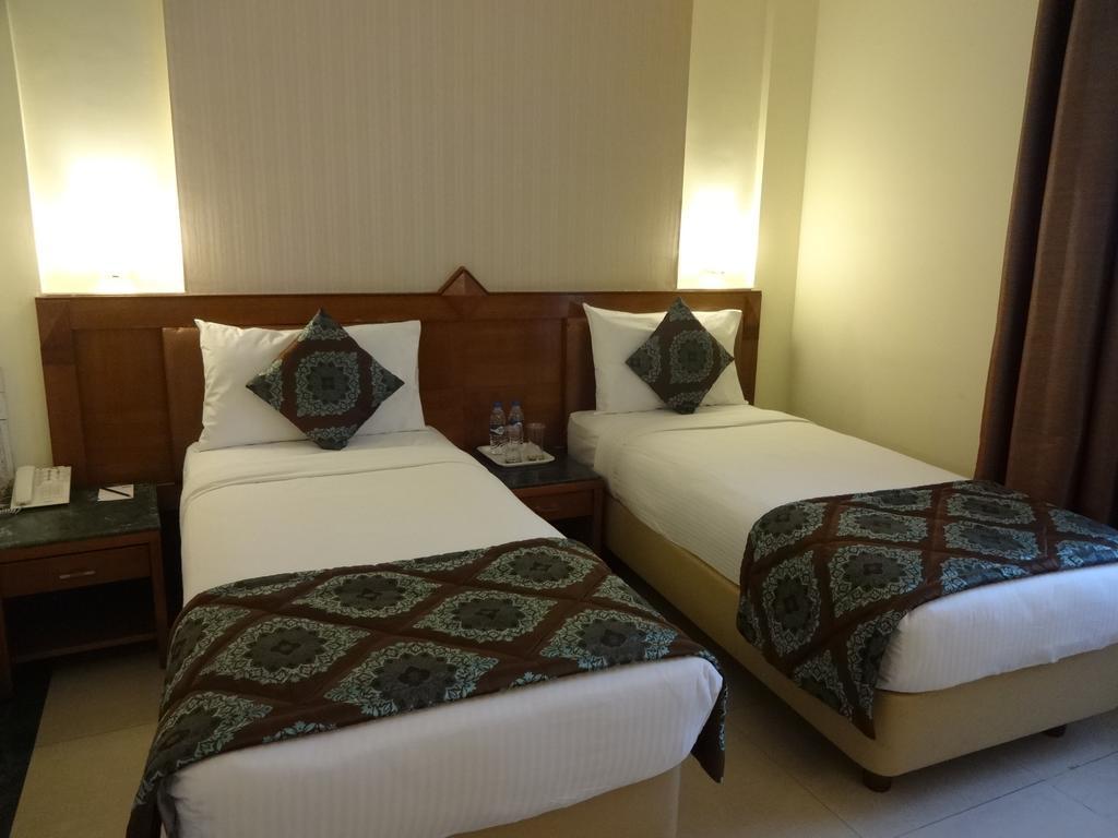J P Cordial Hotell Bangalore Exteriör bild
