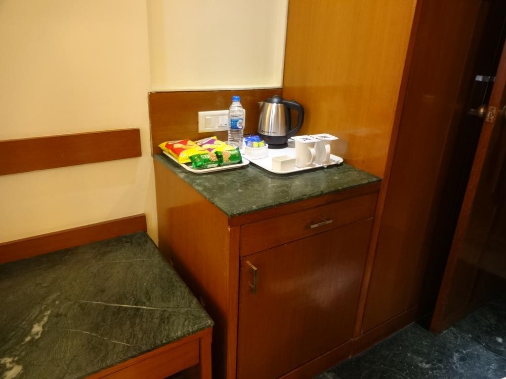 J P Cordial Hotell Bangalore Exteriör bild